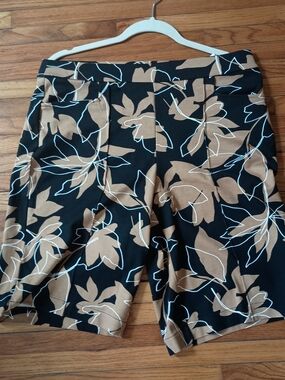 MLM Isaac Mizrahi Live! Black, Tan & White Floral Knit Shorts
